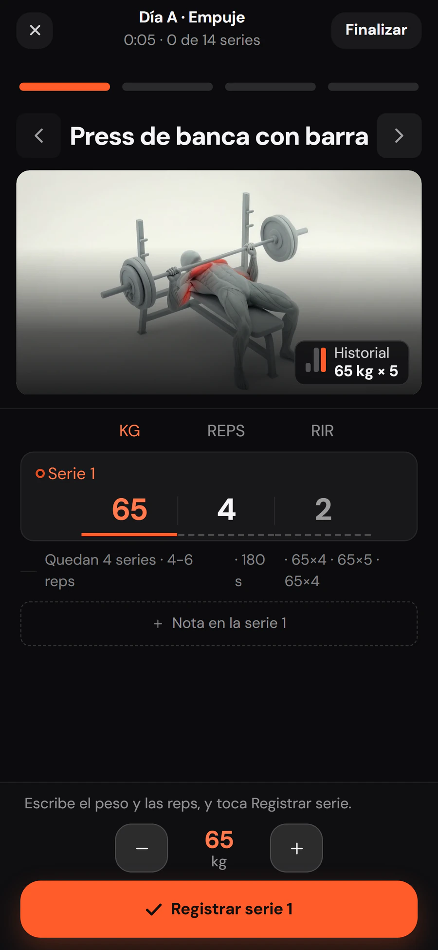 Registro de serie: Press de banca con barra, 65 kg, 4 reps, RIR 2. Historial 65 kg × 5. Botón Registrar serie 1.